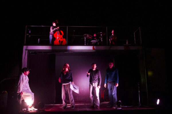 SCT team on the Caravan stage during the show's rehearsals. Actors in the lower part, musicians in the upper part.
